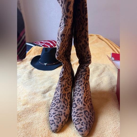 Leopard Heel boots - Picture 2 of 2